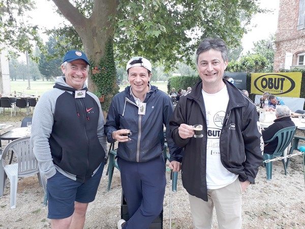 Et un petit café, avant de reprendre les hostilités pétanquistes ou golfiques